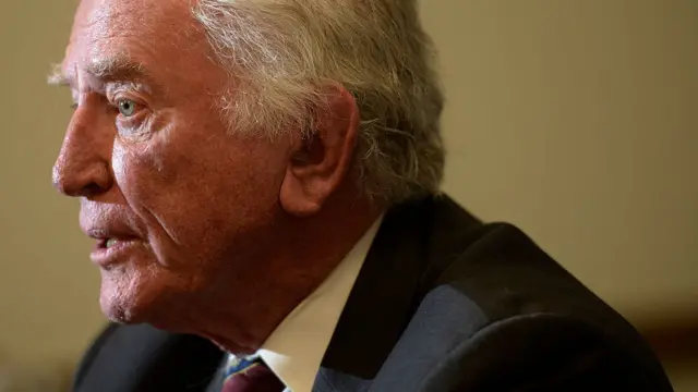 সাবেক সেনেটর গ্যারি হার্ট