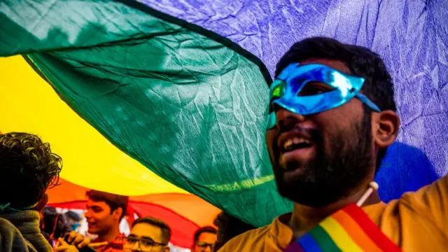 भारतात पहिल्यांदा 1999 मध्ये समलैंगिक चळवळीचा प्राईड मार्च कोलकातामध्ये काढण्यात आला.