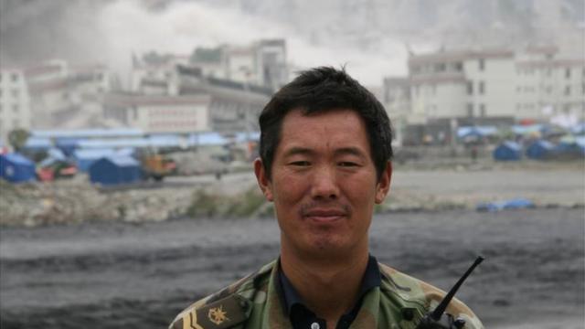 2008年，朱长振在四川震区采访。