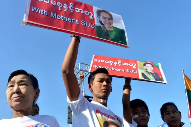 We stand with you အစား We stand with justice ပဲ ဖြစ်ရမယ်ဆိုတဲ့ လမ်းညွှန်ချက်မျိုးလို့ဆို