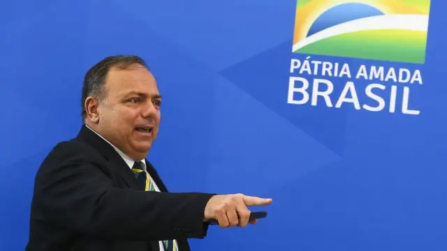 Ministrorobô de aposta de futebolSaúde, Eduardo Pazuello