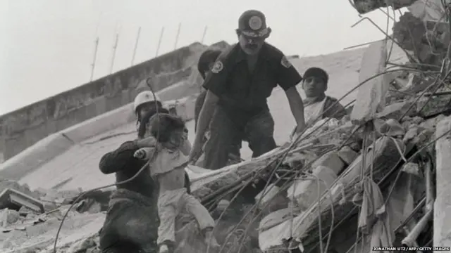 मेक्सिकोतील भूकंपाचा फोटो