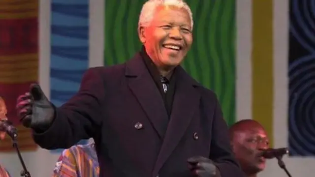 Le président Nelson Mandela a chanté et dansé avec le Ladysmith Black Mambazo.