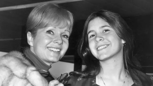 Hai mẹ con năm 1972