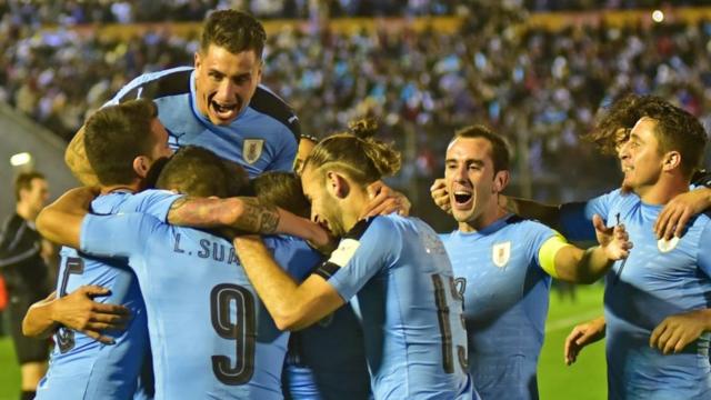 Uruguayan football players celebrate