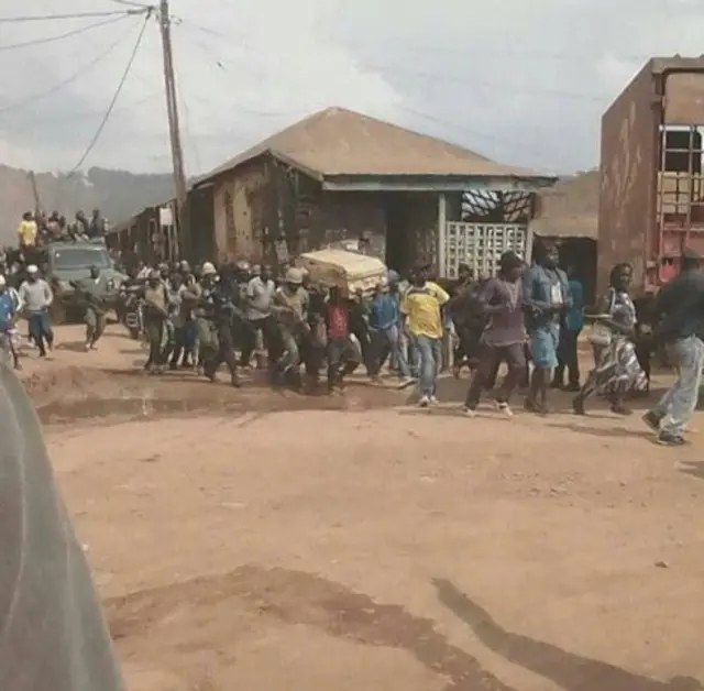 Deh pipo den wan go bury queen for way tradition want'am