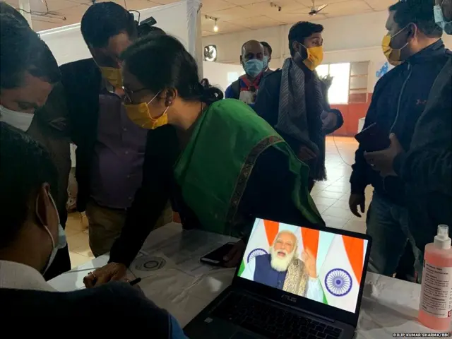 असम में टीकाकरण