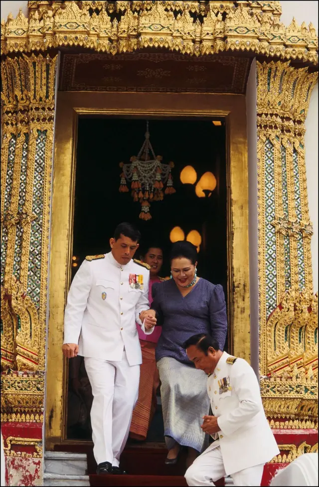 ภาพ รูป ราชินี ในหลวง พระบรมราชชนนีพันปีหลวง สมเด็จพระนางเจ้าสิริกิติ์