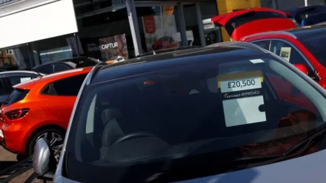 신차와 중고 시장에서 발생한 문제로 인해 가격이 상승하고 있다