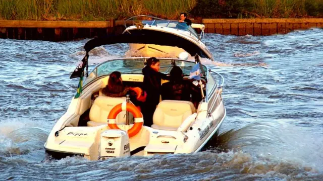 Lanchas en el río Paraná