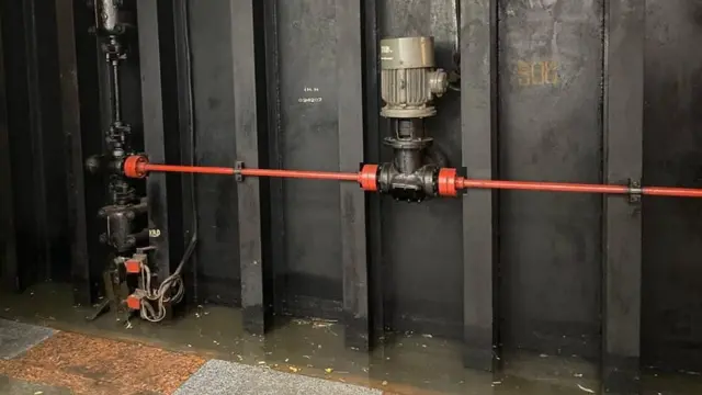 Злива у Києві затопила вулиці та станції метро