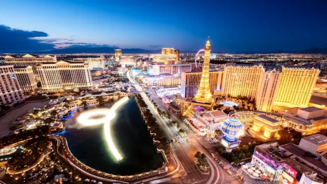 В Лас-Вегасе всего 600 тысяч жителей, остальные - туристы и приезжающие сюда, порой очень надолго, знаменитости