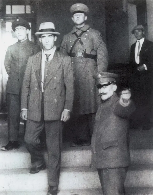 Radowitzky saliendo de la "cárcel del fin del mundo"