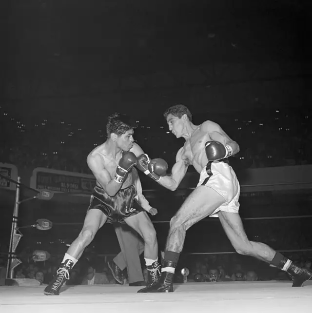 Éder Jofre durante uma luta contra o mexicano Eloy Sanchez