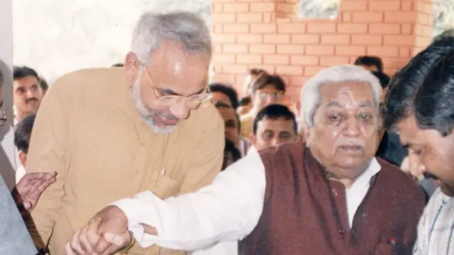 મોદી અને કેશુભાઈ