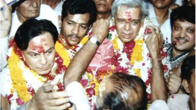 સ્વ. અશોક ભટ્ટ અને હરીન પાઠકે ત્રણ દાયકા સુધી ખાડીયાનું પ્રતિનિધત્વ કર્યું છે.