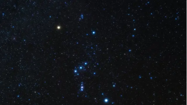 மிருகசீரிஷம் என்ற உடுக் கூட்டத்தில் இடம் பெற்றுள்ளது திருவாதிரை.