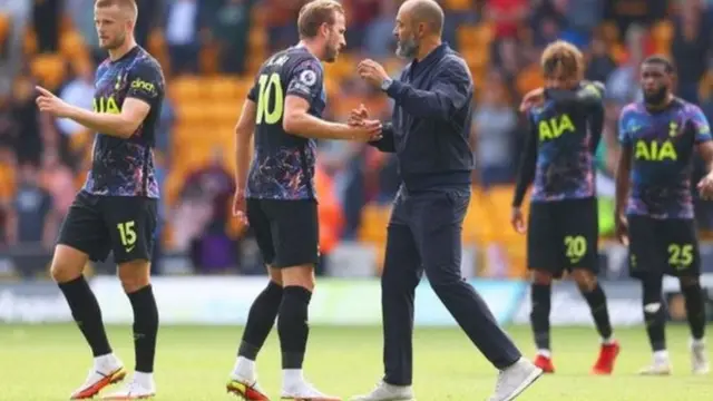 Harry Kane ya buga wa Tottenham wasan farko inda aka sako shi a minti na 72 a kara wa da Wolves