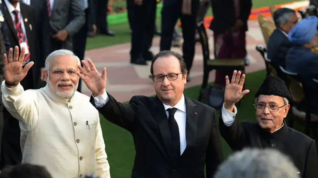 નરેન્દ્ર મોદી, ફ્રાન્સના તત્કાલીન રાષ્ટ્રપતિ ફ્રાંસ્વા, અને તત્કાલીન રાષ્ટ્રપતિ પ્રણવ મુખર્જી