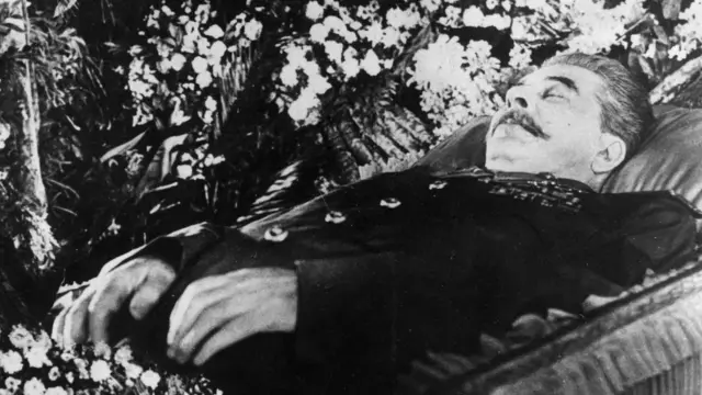 Иосиф Сталин в гробу