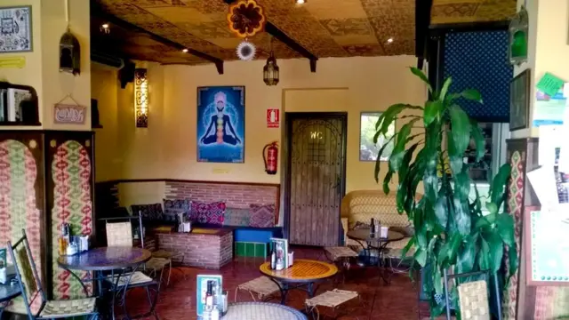 В чайхоне "Барака" собираются и туристы, и местные жители, исповедующие разные идеологии и религии