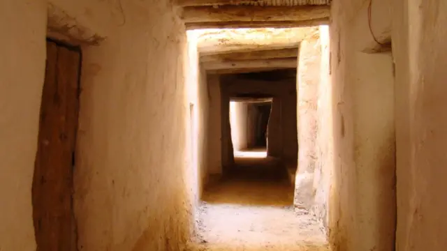 Des allées couvertes offrent un répit à la chaleur, qui atteint jusqu'à 55°C en été.