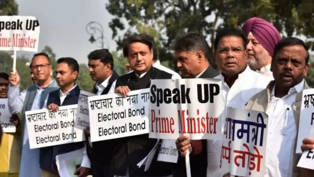 தேர்தல் பத்திரங்களை எதிர்த்துப் போராடிய எதிர்கட்சியினர்