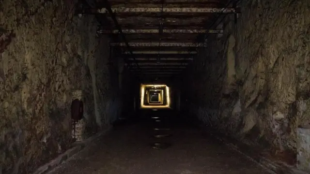 其中一条贯穿德拉克罗的主要隧道（图片来源： William Park）