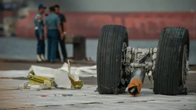 Restos del avión de Lion Air