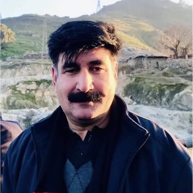 सैयद अखुंदज़ादा चित्तन का कहना है कि सरकार से अफगानिस्तान पर अपनी नीति को समायोजित करने के लिए कहा गया है