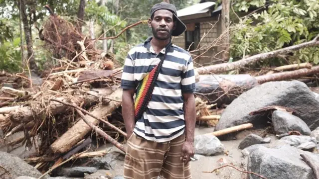 Jefri tergabung dalam masyarakat penjaga hutan.