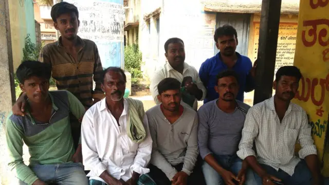 अडगूर गावातील तरुण