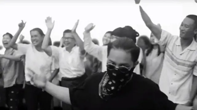 ฉากจากวิดีโอประกอบเพลง "ประเทศกูมี"