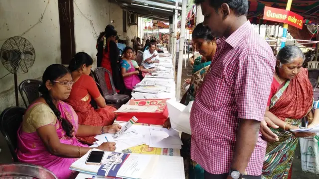 துப்புரவு பணிக்கு போட்டிபோடும் பட்டதாரிகள் - படித்த படிப்புக்கு வேலை கிடைக்காத அவலநிலை