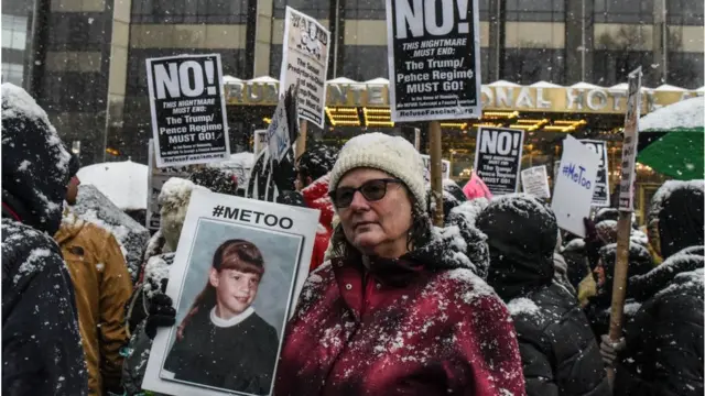 متظاهرات خارج "برج ترامب" في نيويورك يوم السبت