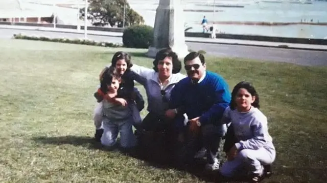 Analía Kalinec com a família nos anos 1980