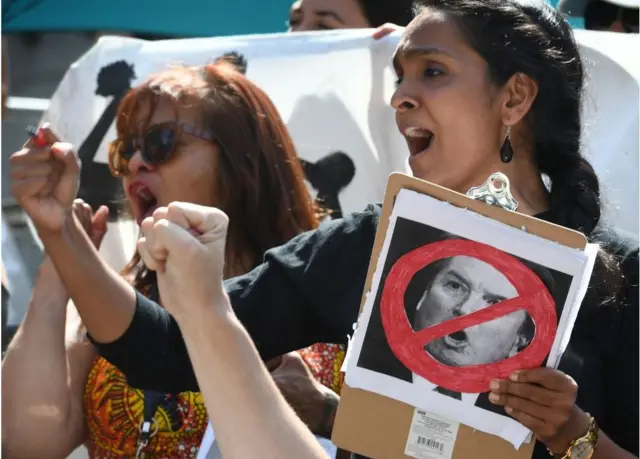 9月28日，洛杉矶当地反对卡瓦诺提名的人。