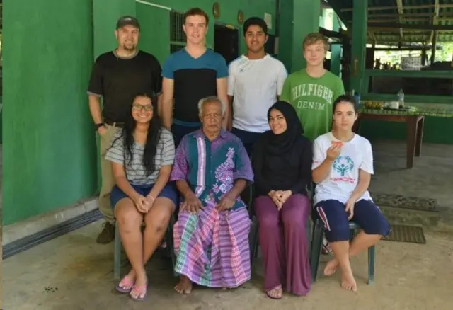 මාටින් විජේසිංහ සමග අධ්‍යයන කටයුතුවල යෙදුනු විදෙස් සරසවි සිසුන්