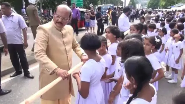 শাড়ি প্রদর্শন