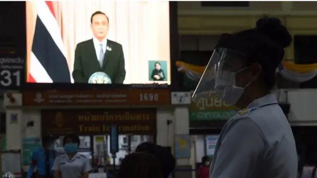 พล.อ.ประยุทธ์ จันทร์โอชา ในฐานะ ผอ.ศูนย์โควิด-19 จะรายงานสถานการณ์ให้ประชาชนรับทราบทุกเย็นวันศุกร์