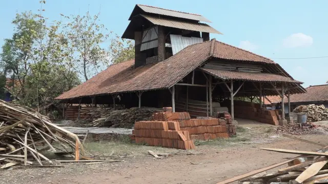 binaragawan, jebor, buruh, pabrik genteng, jatiwangi