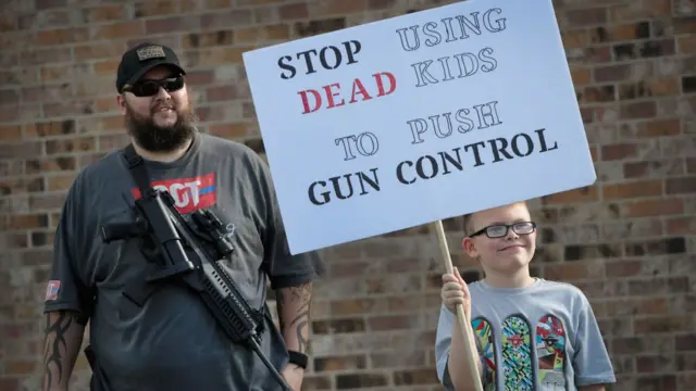 Awọn to n wọde tako ibọn lilo gbe patako dani