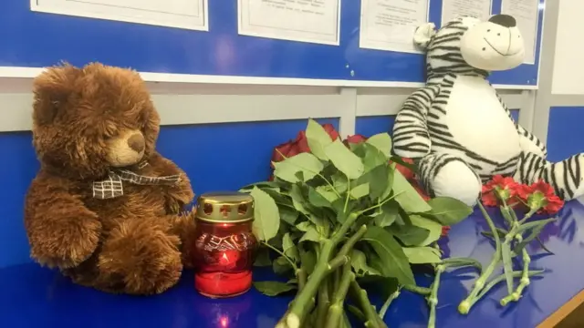 Іграшки та квіти