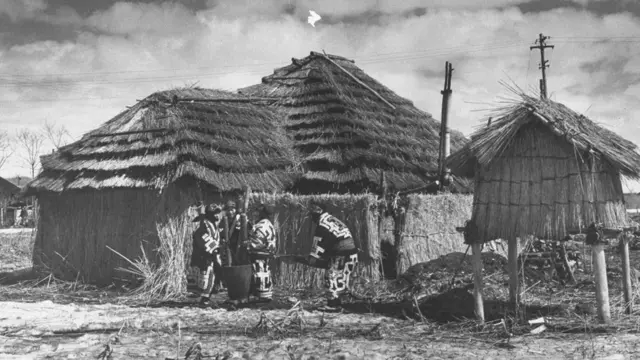 Una ilustración de nativos ainu