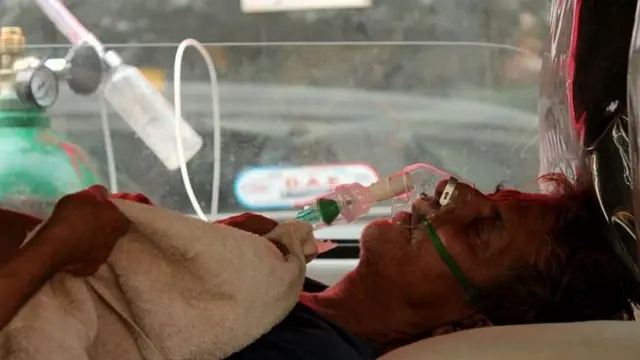 દિલ્હીમાં ઍમ્બ્યુલન્સ