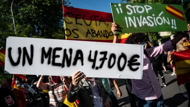 En Madrid hubo concentraciones organizadas por grupos de extrema derecha para protestar en contra de lo que califican como una "invasión".