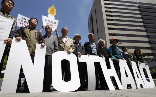 Füze savunma sistemini protesto eden Güney Koreliler