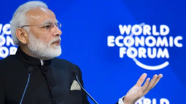 વર્લ્ડ ઈકોનોમિક ફોરમમાં ભાષણ આપી રહેલા વડાપ્રધાન નરેન્દ્ર મોદી.