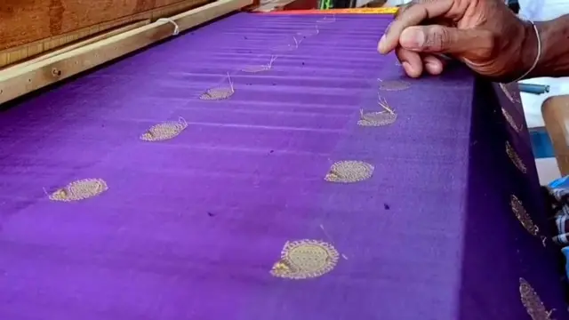 லட்சக்கணக்கில் பட்டு புடவைகள் தேக்கம்