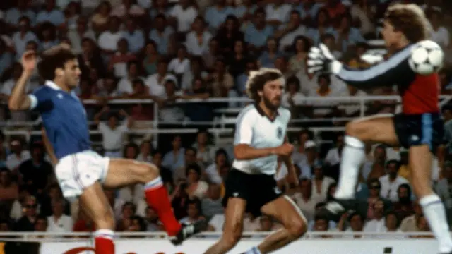 Entrada de Harald Schumacher a Battiston